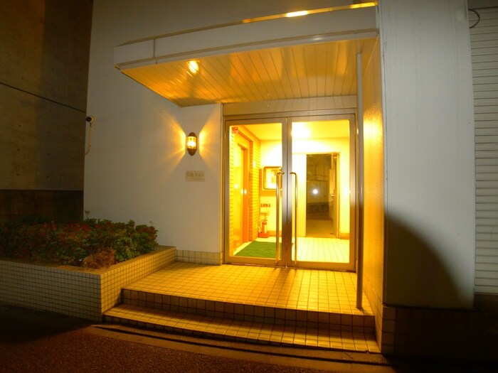 物件外観写真2　(エントランス部分)