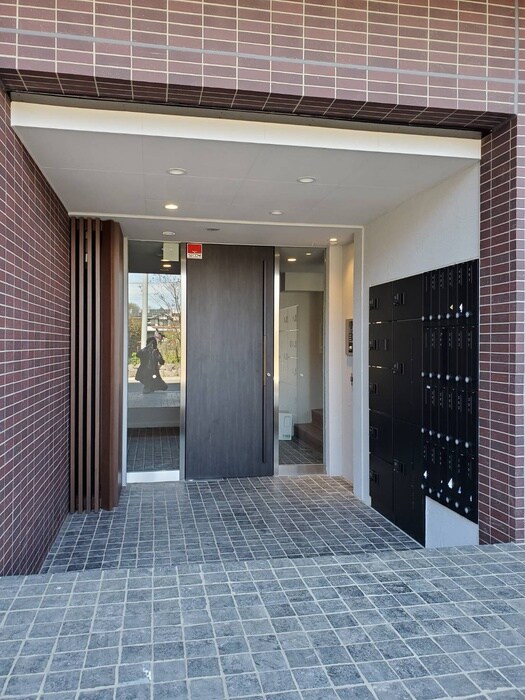 物件外観写真3　(エントランス部分)