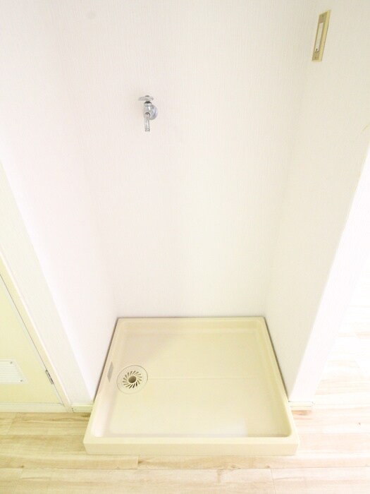 物件内観写真14　(洗濯機置場)