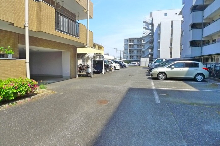物件外観写真6　(駐車場)
