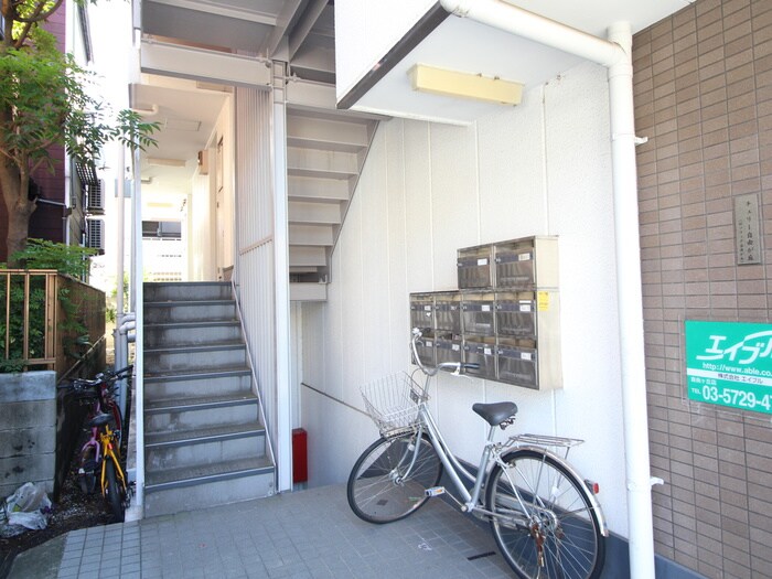 物件外観写真6　(エントランス部分)