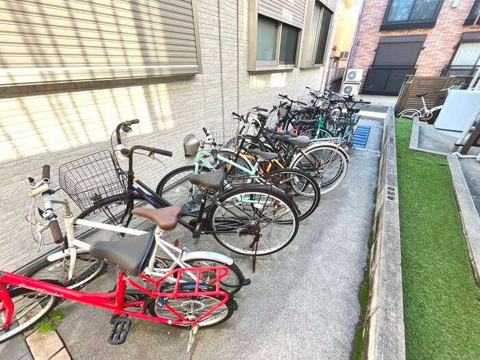 物件外観写真4　(駐輪場)