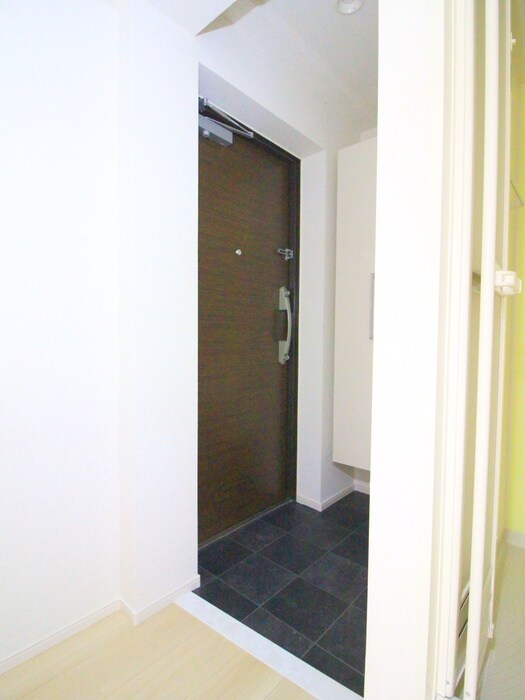 物件内観写真18　(玄関)