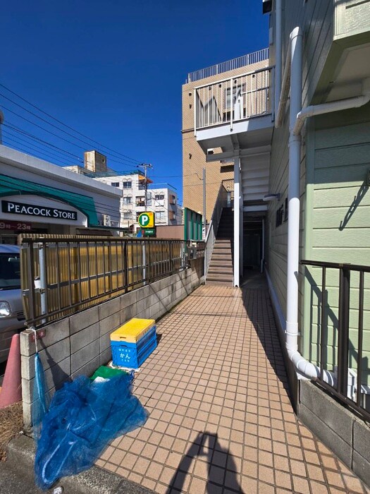 物件外観写真2　(エントランス部分)