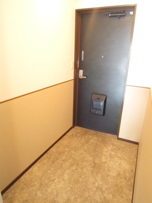 物件内観写真8　(玄関)