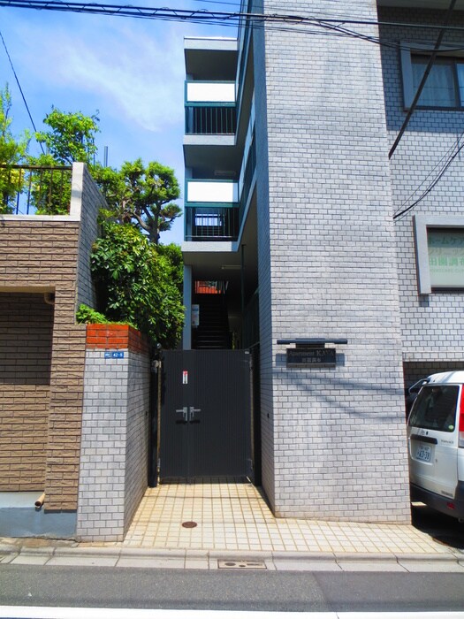 物件外観写真3　(エントランス部分)