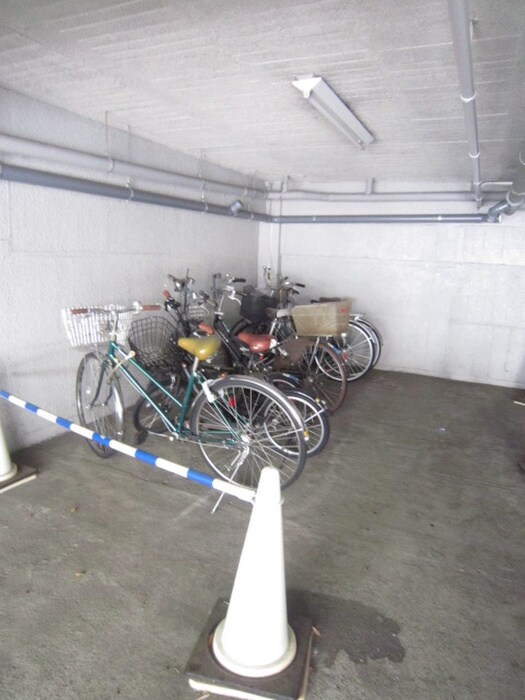物件外観写真6　(駐輪場)
