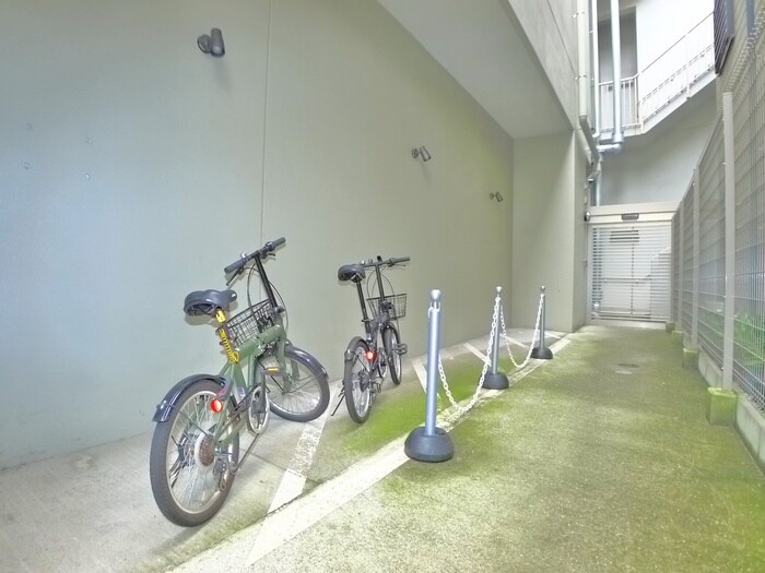物件外観写真5　(駐輪場)