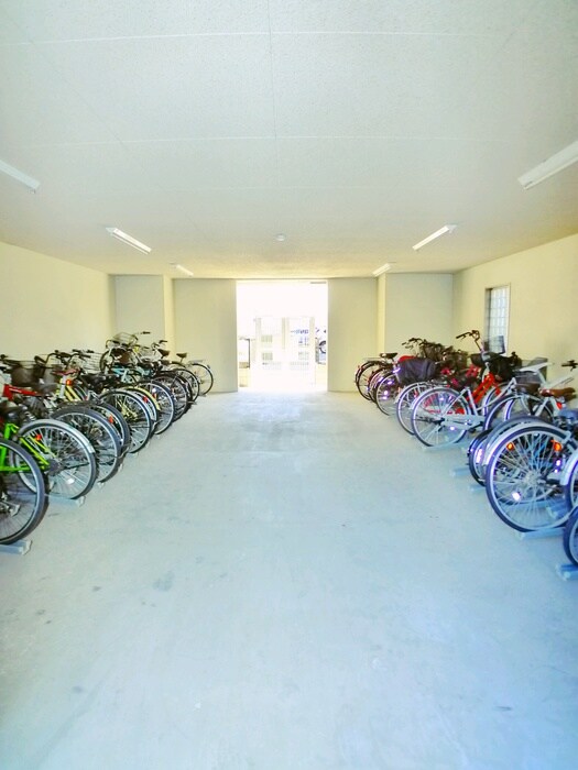 物件外観写真6　(駐輪場)