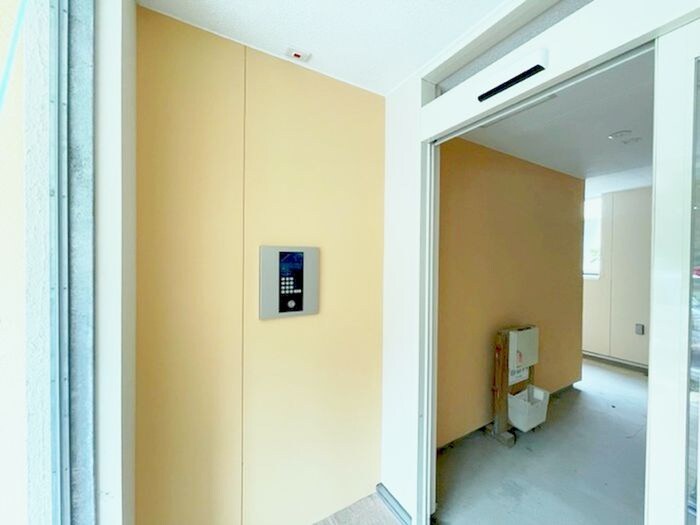 物件外観写真4　(エントランス部分)