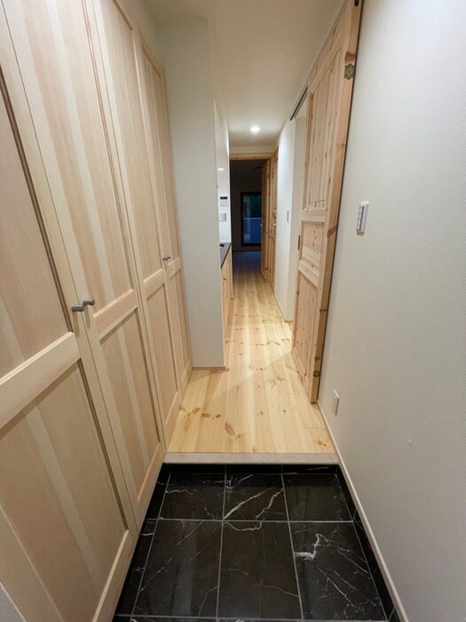 物件内観写真10　(玄関)