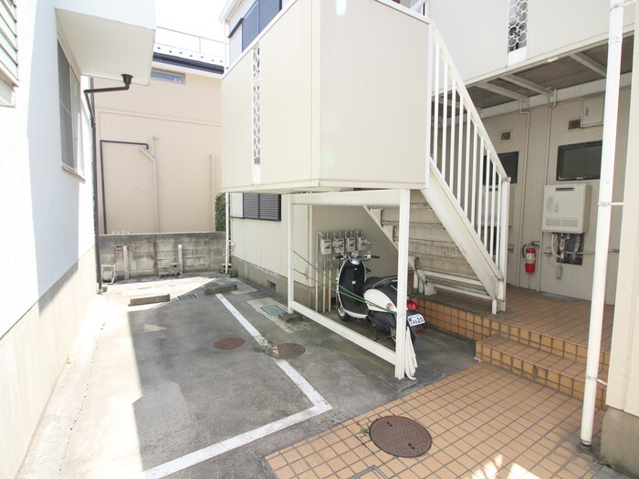 物件外観写真2　(エントランス部分)