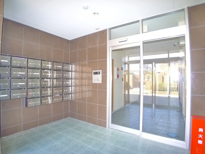 物件外観写真4　(エントランス部分)