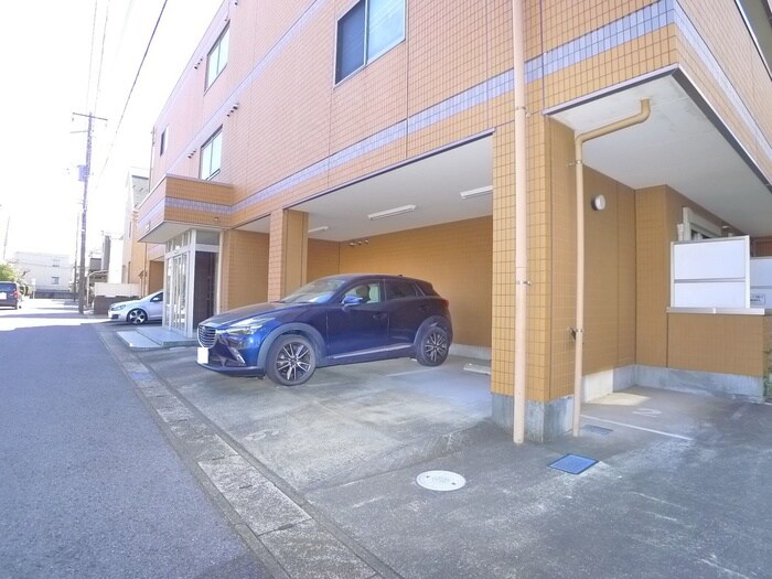 物件外観写真5　(駐車場)