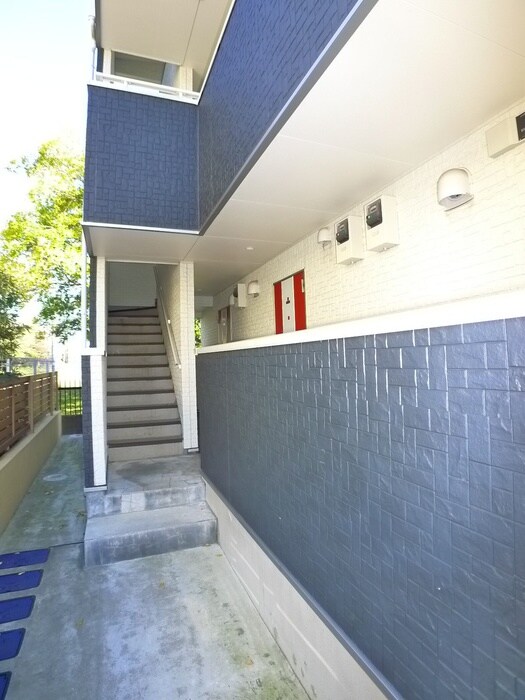 物件外観写真5　(エントランス部分)