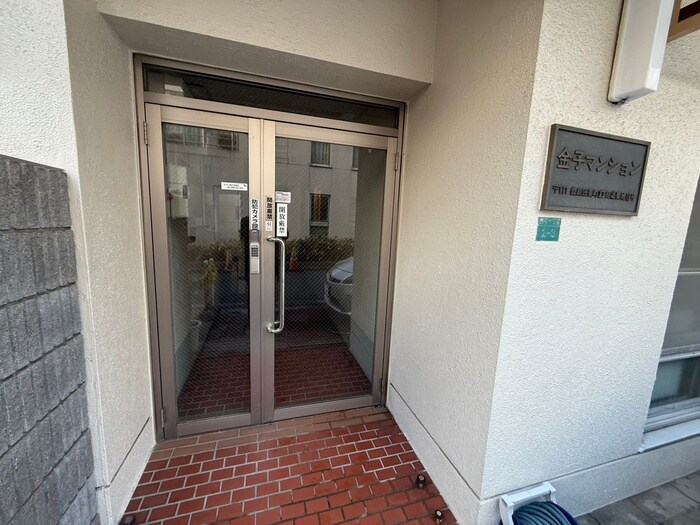 金子マンションのエントランス部分