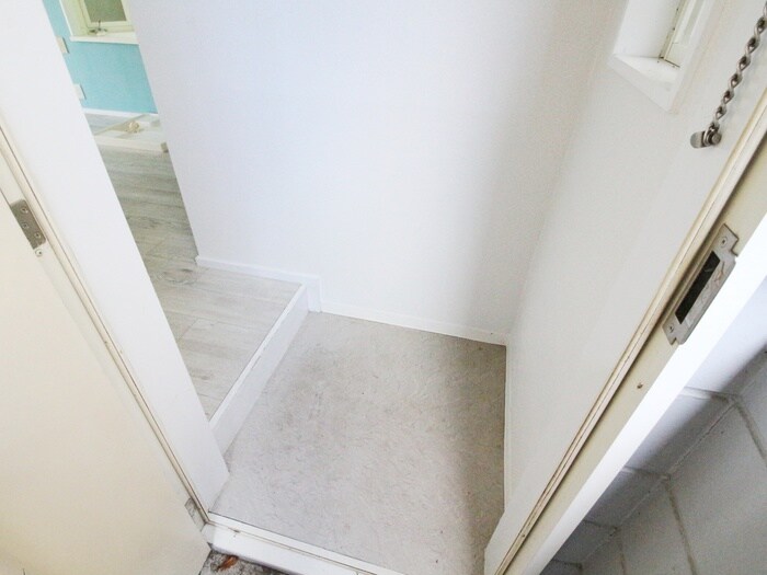 物件内観写真7　(玄関)