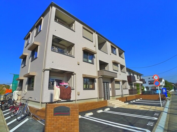 物件外観写真4　(駐車場)