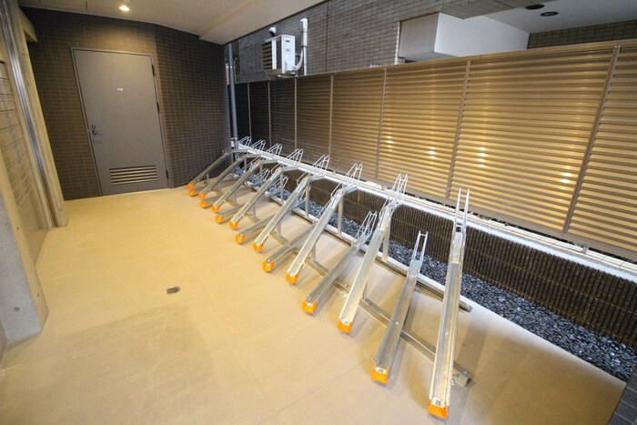 物件外観写真4　(駐輪場)