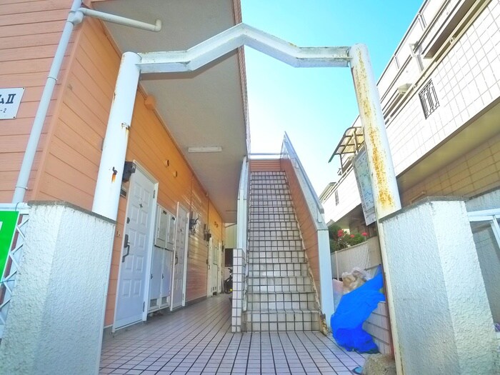 物件外観写真4　(エントランス部分)