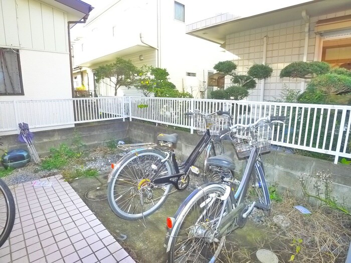 物件外観写真6　(駐輪場)