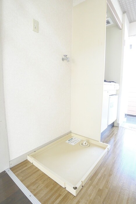 物件内観写真13　(洗濯機置場)