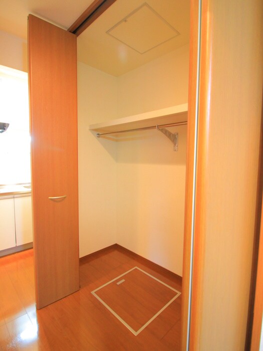 物件内観写真5　(収納)