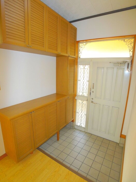 物件内観写真4　(玄関)