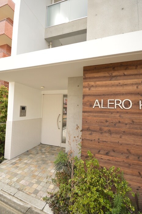 物件外観写真2　(エントランス部分)