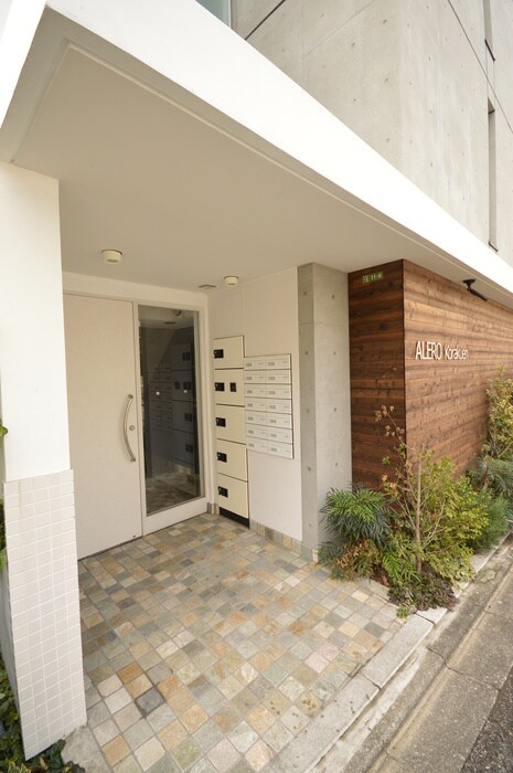 物件外観写真3　(エントランス部分)