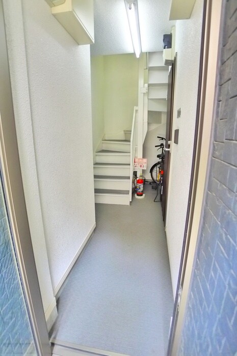 物件外観写真4　(エントランス部分)