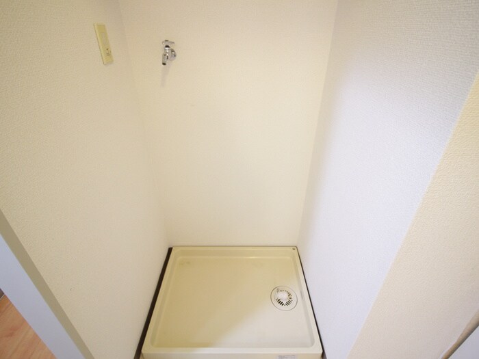 物件内観写真12　(洗濯機置場)