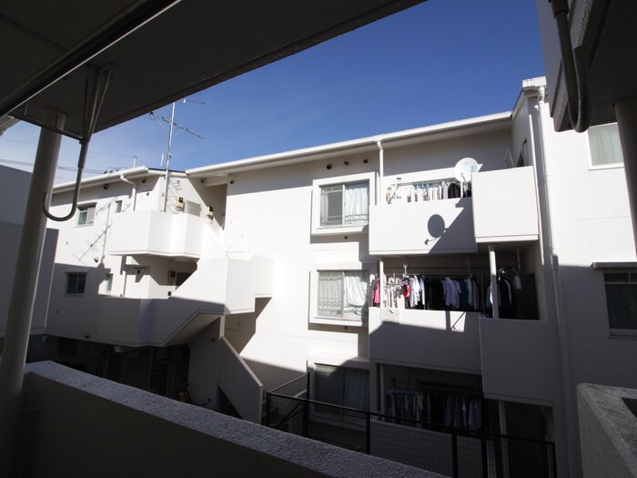 物件内観写真16　(室内からの展望)