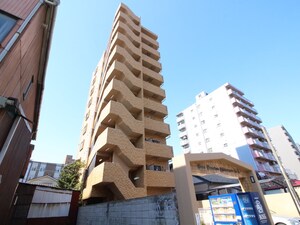 ﾗｲｵﾝｽﾞﾏﾝｼｮﾝ新子安第2(703)外観写真