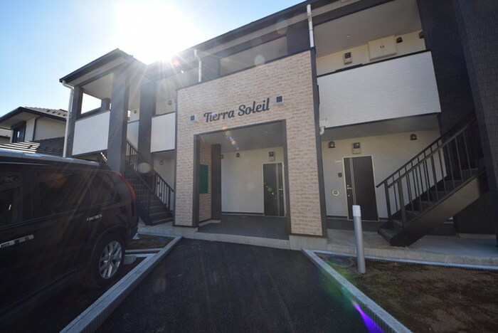 物件外観写真4　(エントランス部分)