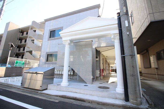 物件外観写真3　(エントランス部分)