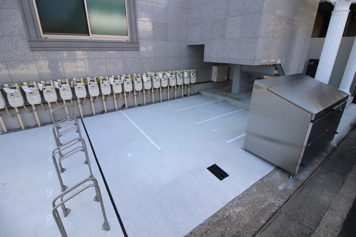 物件外観写真4　(駐輪場)