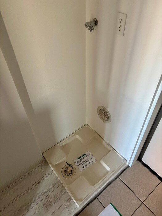 物件内観写真15　(洗濯機置場)