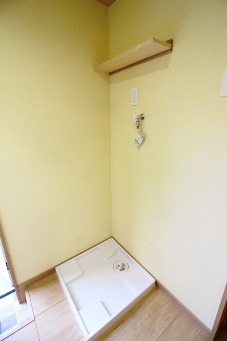 物件内観写真11　(洗濯機置場)