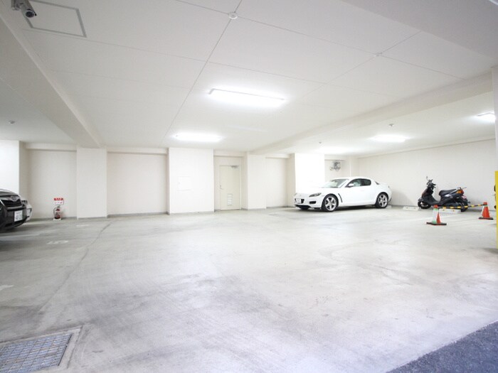 物件外観写真4　(駐車場)