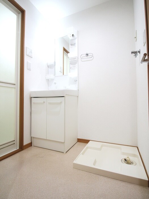 物件内観写真16　(洗濯機置場)