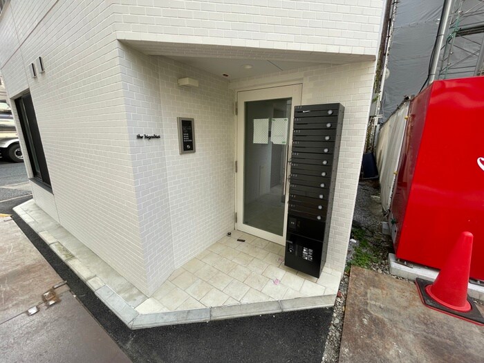 物件外観写真3　(エントランス部分)