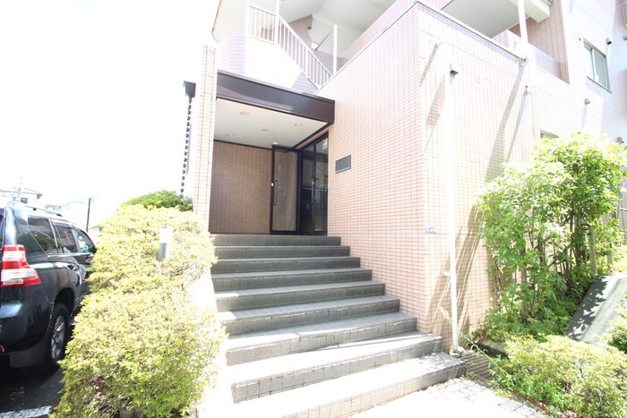 物件外観写真3　(エントランス部分)