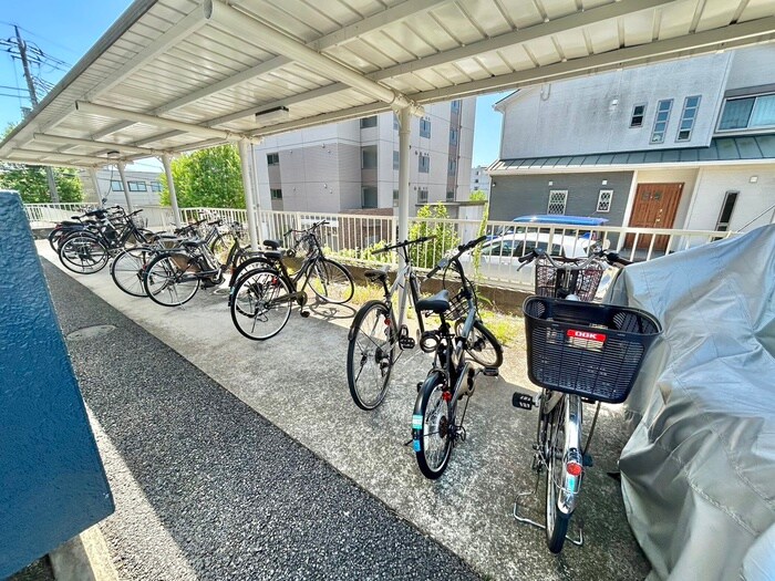 物件外観写真4　(駐輪場)