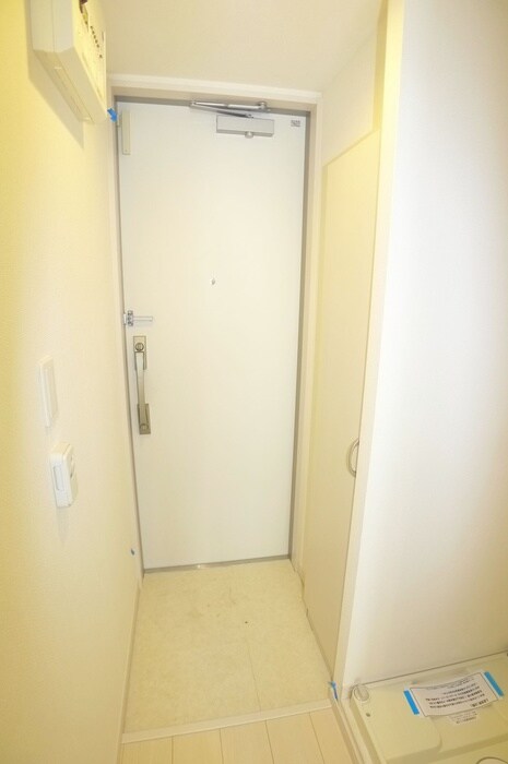 物件内観写真16　(玄関)