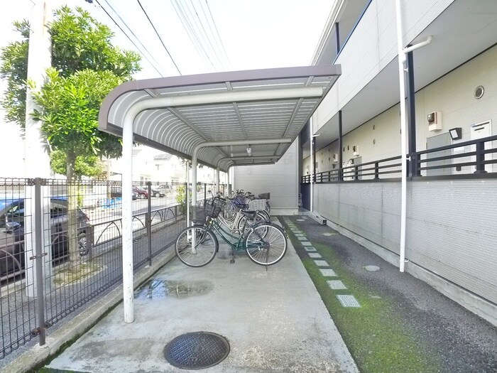 物件外観写真4　(駐輪場)