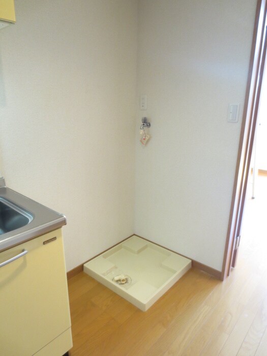 物件内観写真11　(洗濯機置場)