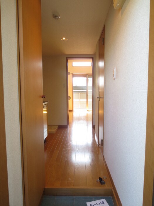 物件内観写真13　(玄関)