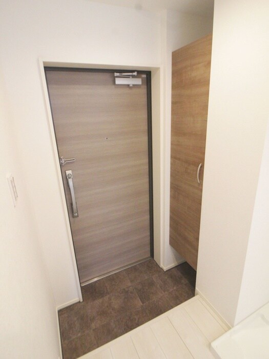物件内観写真16　(玄関)