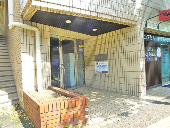 物件外観写真3　(エントランス部分)